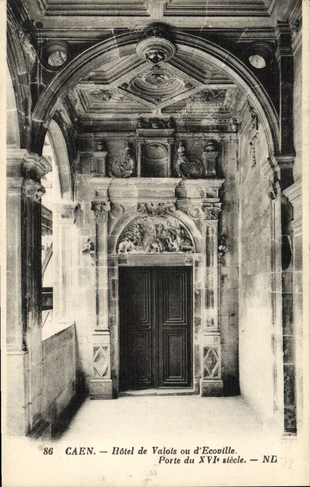 CAEN — Hotel de Valois oder d'Écoville — Tor aus dem 16. Jahrhundert — ND - Vorderseite