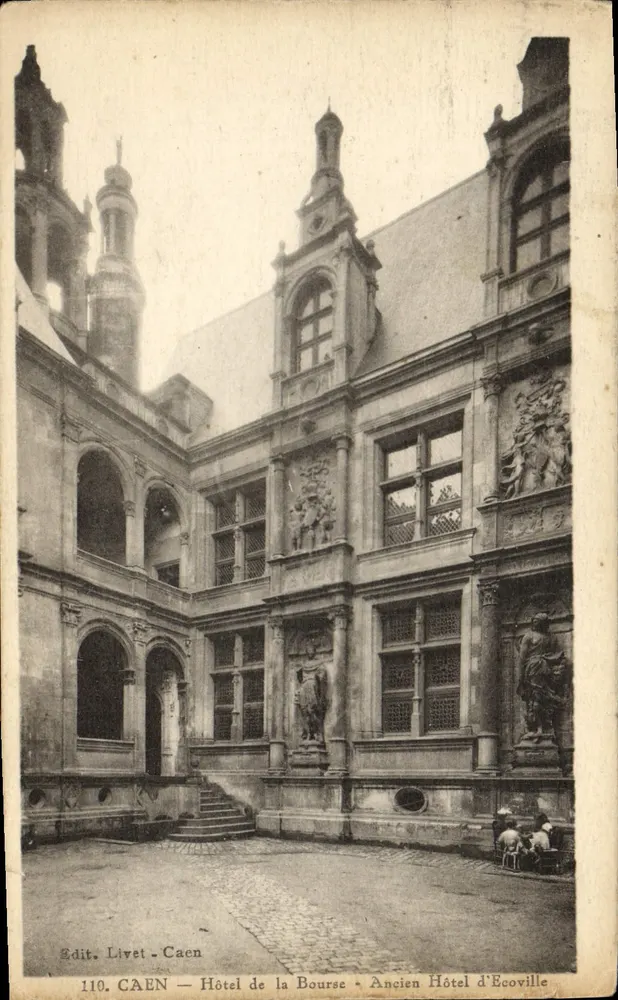 Caen — Hôtel de la Bourse • Ancien Hôtel d'Écoville — Édit. Livet - Caen, n° 110 - Vorderseite