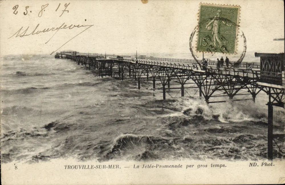 Trouville-sur-Mer — Die Mole-Promenade bei Sturm — ND. Phot. - Vorderseite