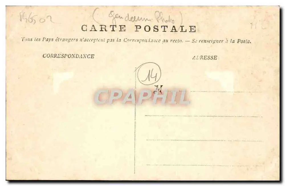 Trouville — Uscita di una barca da pesca — Agence de la Photo - Verso