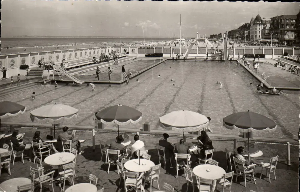 A Piscina em Trouville — Rainha das Praias — editor Gabriel - Frente
