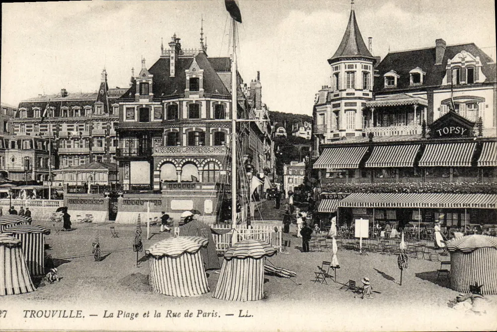Trouville — Der Strand und die Rue de Paris — Li. — TOPSY - Vorderseite