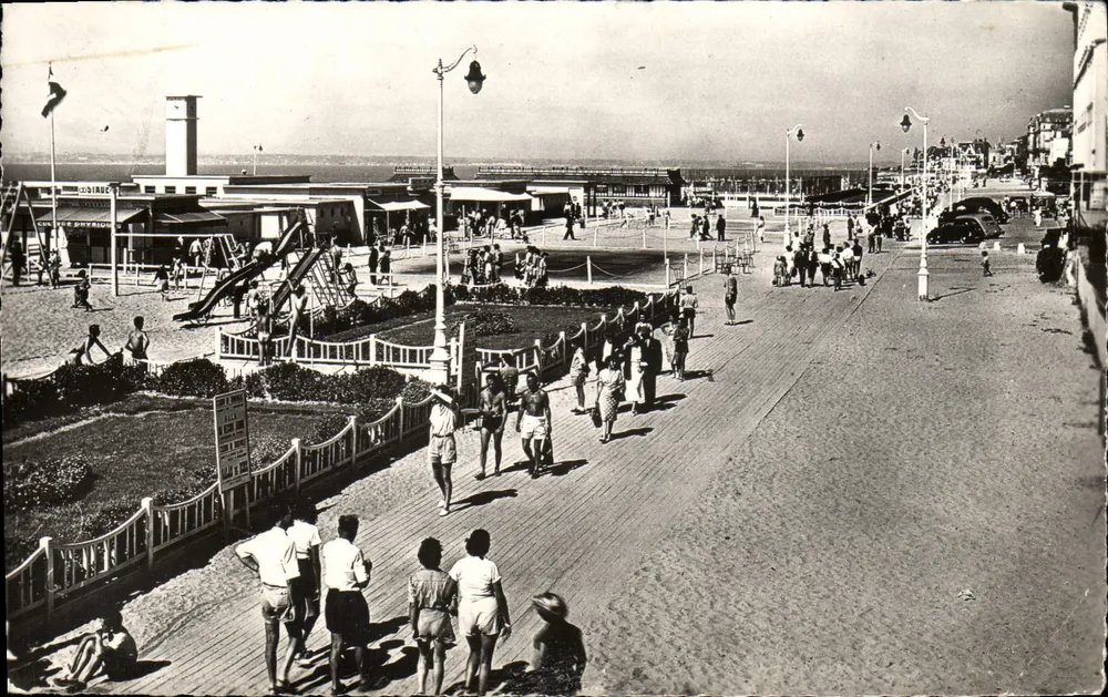Trouville-sur-Mer — A Promenade — Edições GIGNY n° 9010 - Frente
