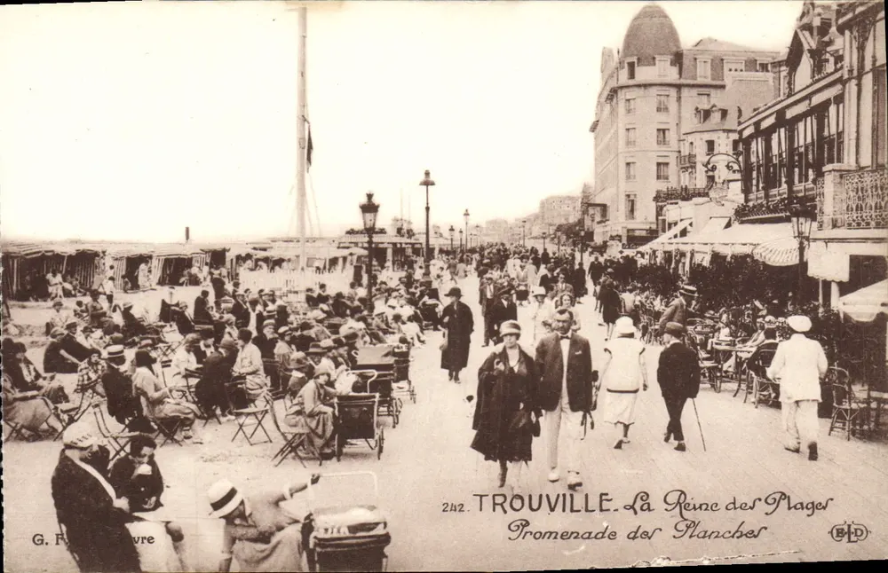Trouville. La Reine des Plages — Promenade des Planches — G. F. F. — n° 242 - Vorderseite