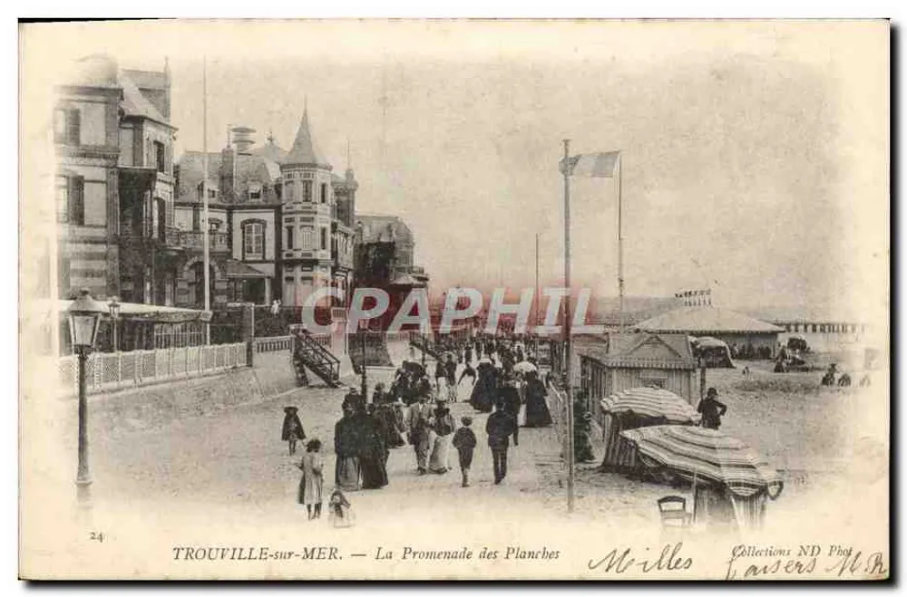 TROUVILLE-sur-MER — A Promenade des Planches — Collections ND Phot - Frente