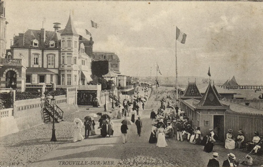 TROUVILLE-SUR-MER — Die Promenade am Strand — anonymer Verleger, Nr. 879 - Vorderseite