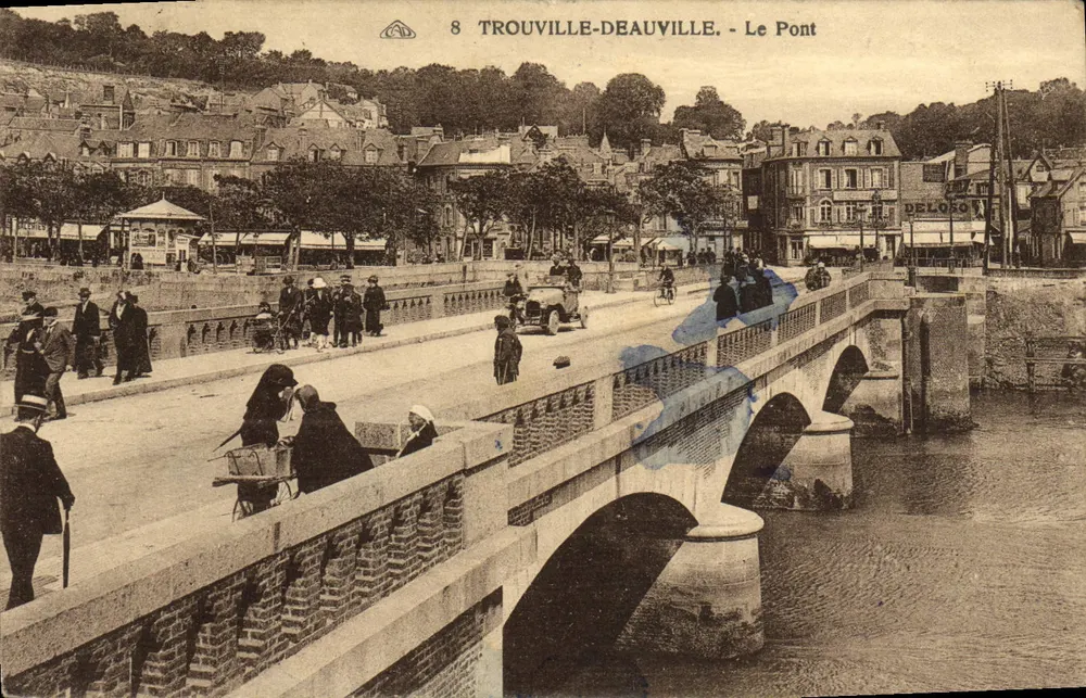 Trouville-Deauville - Le Pont — éditeur Deloro, n°8 - Recto