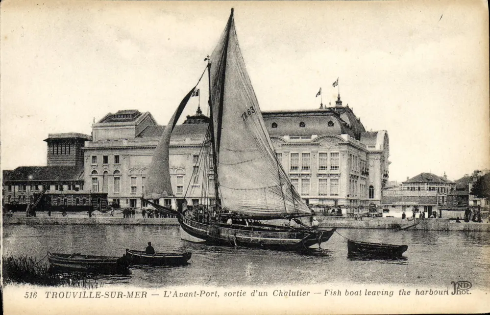 TROUVILLE-SUR-MER — Der Außenhafen, Ausfahrt eines Trawlers — Verlag Jhot, n° 516 - Vorderseite