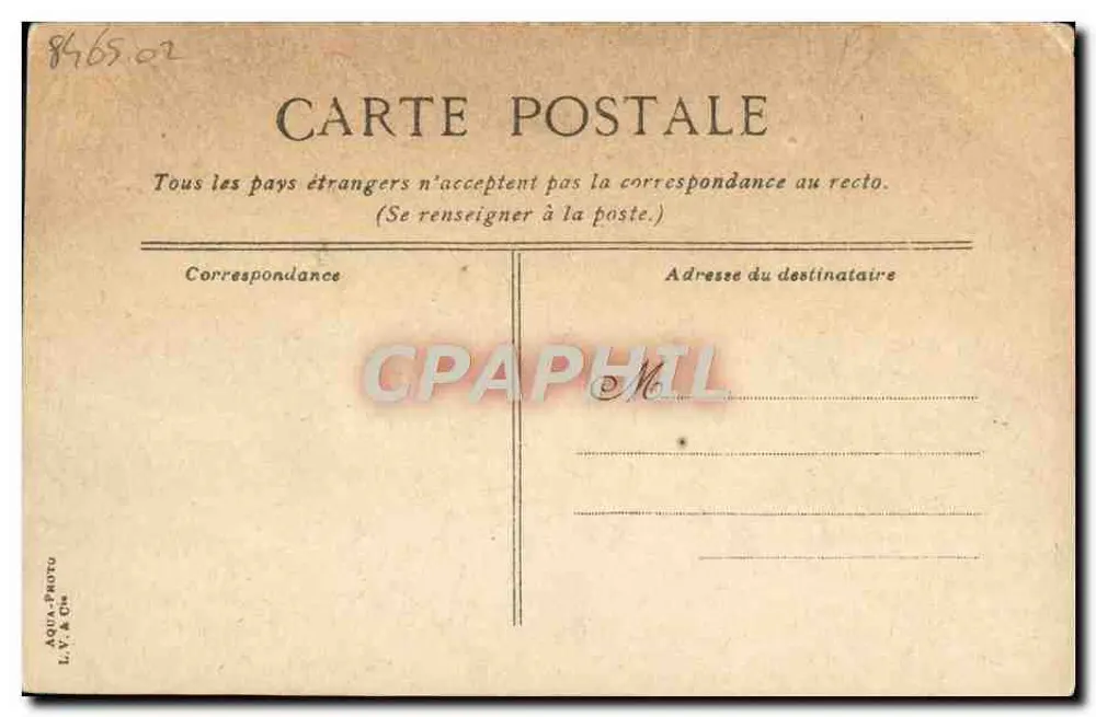 Trouville - Le quai Vallee — vue de la rue avec calèche et cycliste, éditeur L. V. & Cie, n°9 - Verso
