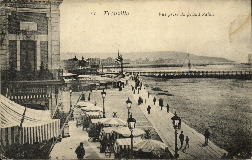 Trouville — Ansicht vom Grand Salon — unbekannter Verlag, Nr. 038 - Vorderseite