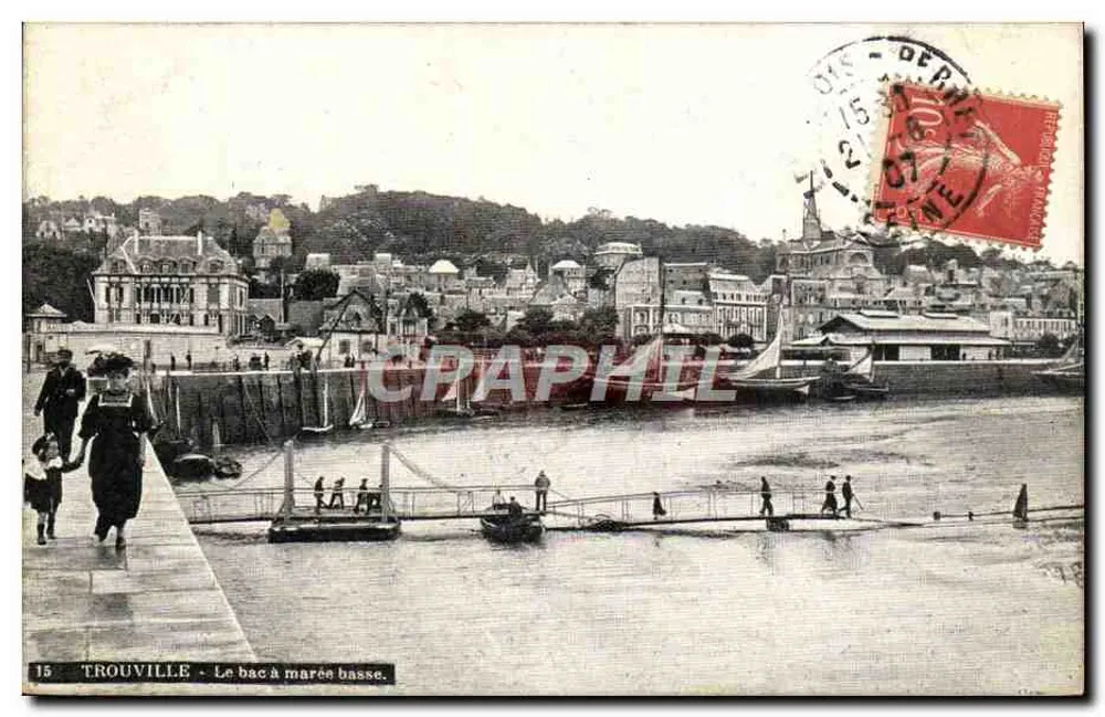 Trouville - O barco em maré baixa — CPAPHIL n°15 - Frente