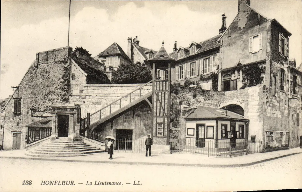 Honfleur — A Lieutenante — LL. — N° 138 - Frente