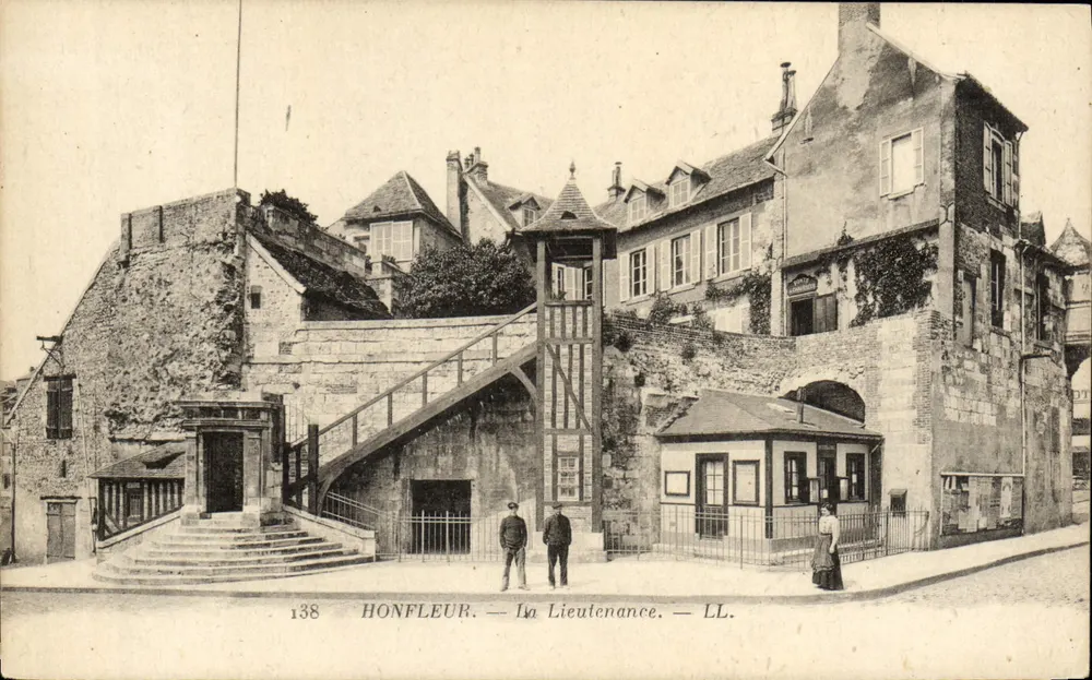 Honfleur — A Lieutenante — LL. — n° 138 - Frente