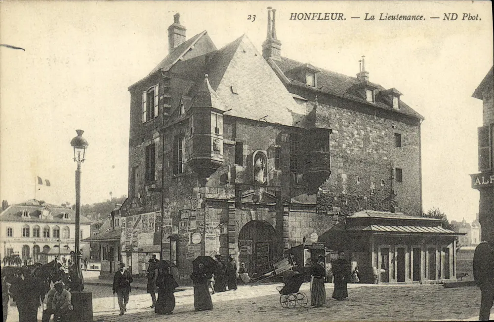 Honfleur — A Lieutenante — ND Phot. - Frente