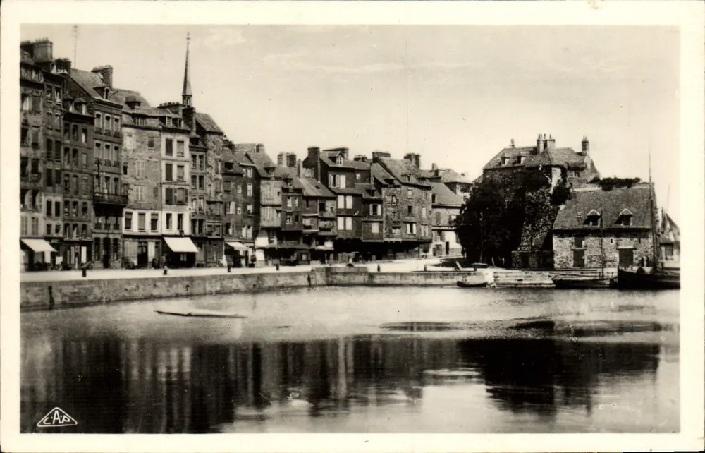Honfleur — Quai Sainte-Catherine und die Lieutenantance — C.A.P. Paris - Vorderseite