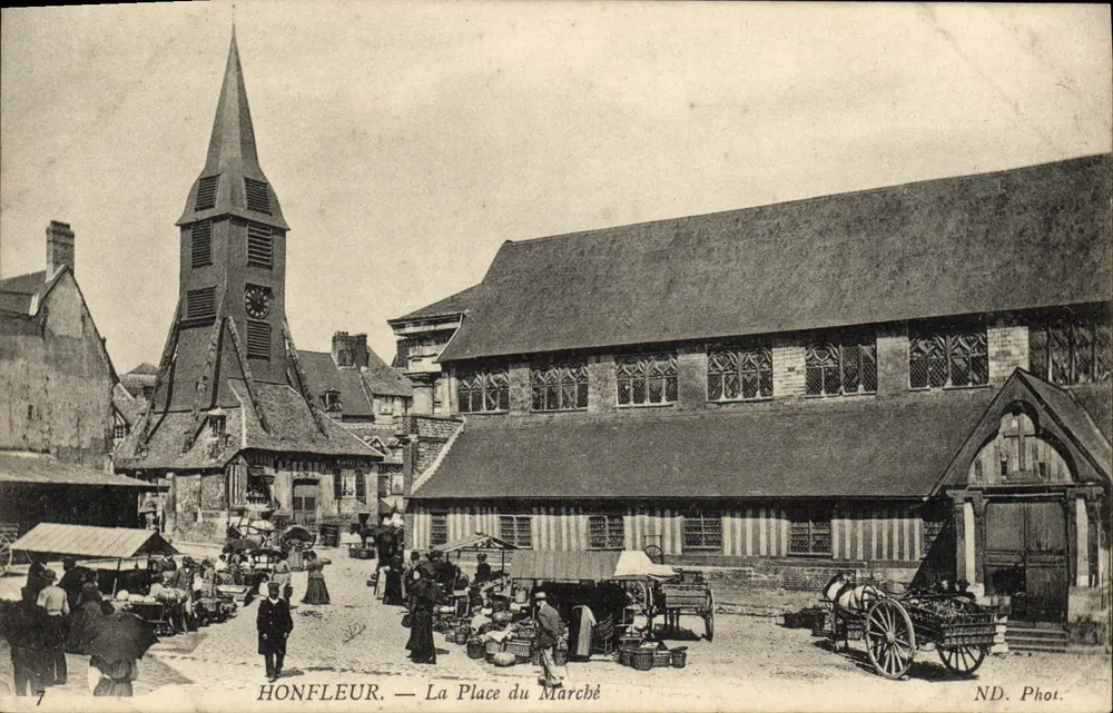 Honfleur — A Praça do Mercado — ND. Fot. - Frente