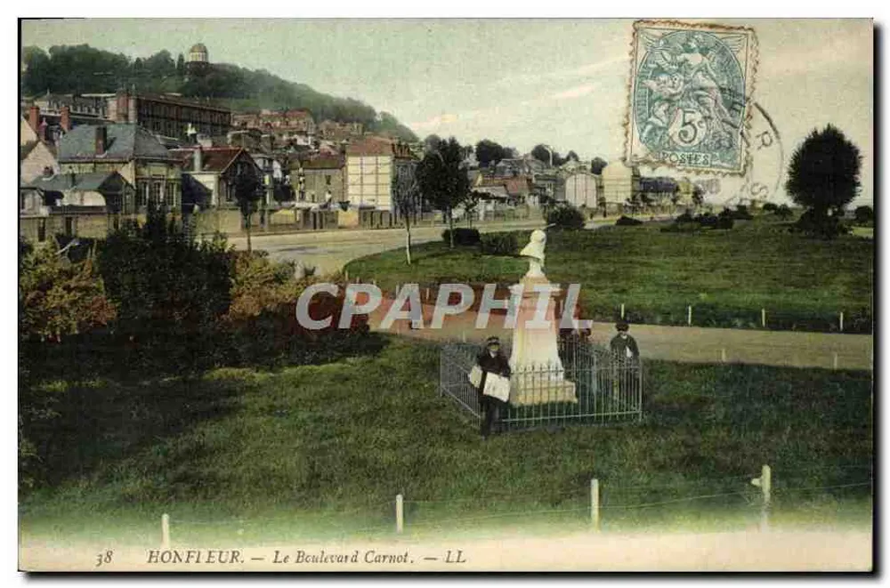 Honfleur — O Boulevard Carnot — LL - Frente