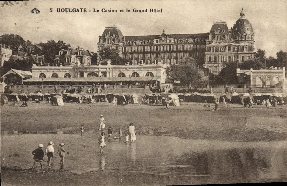 Houlgate — Das Casino und das Grand Hotel — Verlag Alsacien des Arts Photographiques, Straßburg - Vorderseite