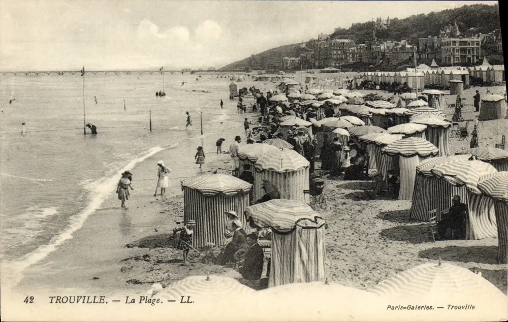 Trouville — A Praia — Paris-Galeries, n°42 - Frente