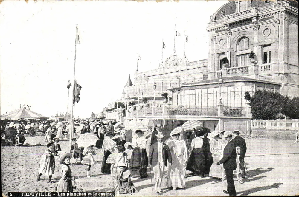 Trouville - Die Bretter und das Casino — Verlag AQUA PHOTO L.Y. & Cie, Nr. 5 - Vorderseite