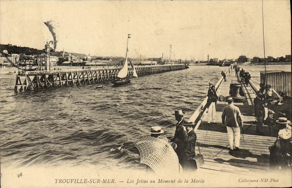 Trouville-sur-Mer — Les Jetées au Moment de la Marée — Collections ND Phot - Vorderseite