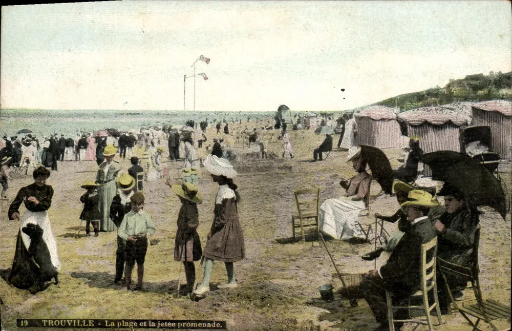 TROUVILLE - Der Strand und die Promenadenpier. — Verlag AQUA-PHOTO, Nr. 19 - Vorderseite