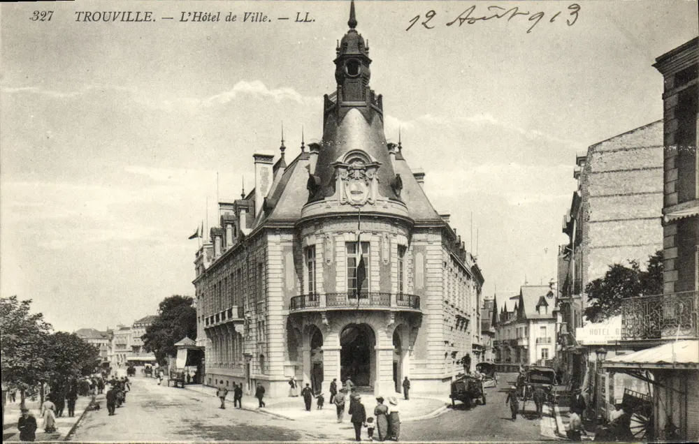 Trouville — Das Rathaus — LL. n°327 - Vorderseite