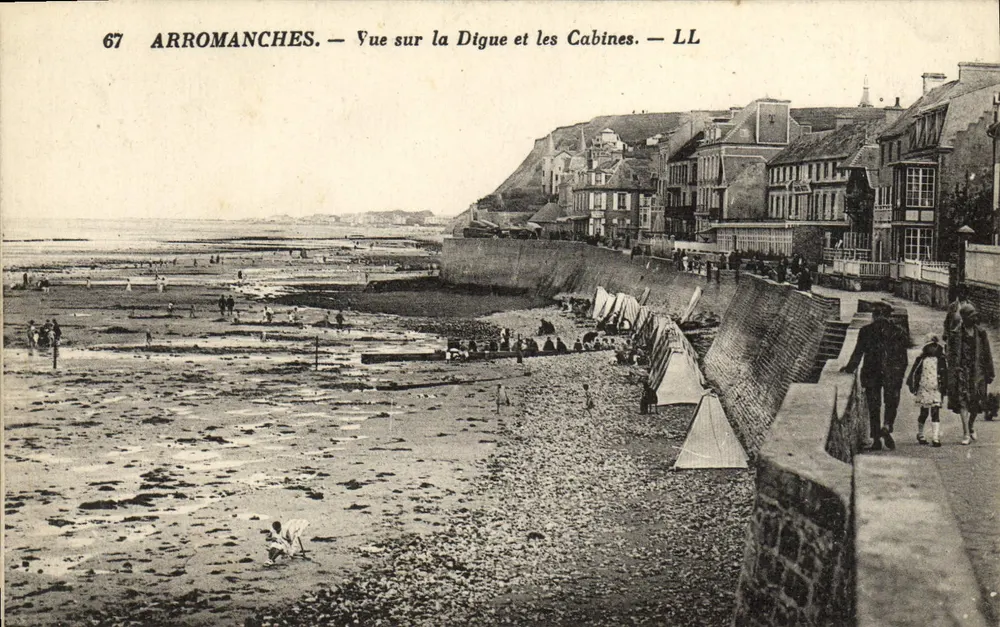 Arromanches — Vista sobre a Digue e as Cabines — LL - Frente