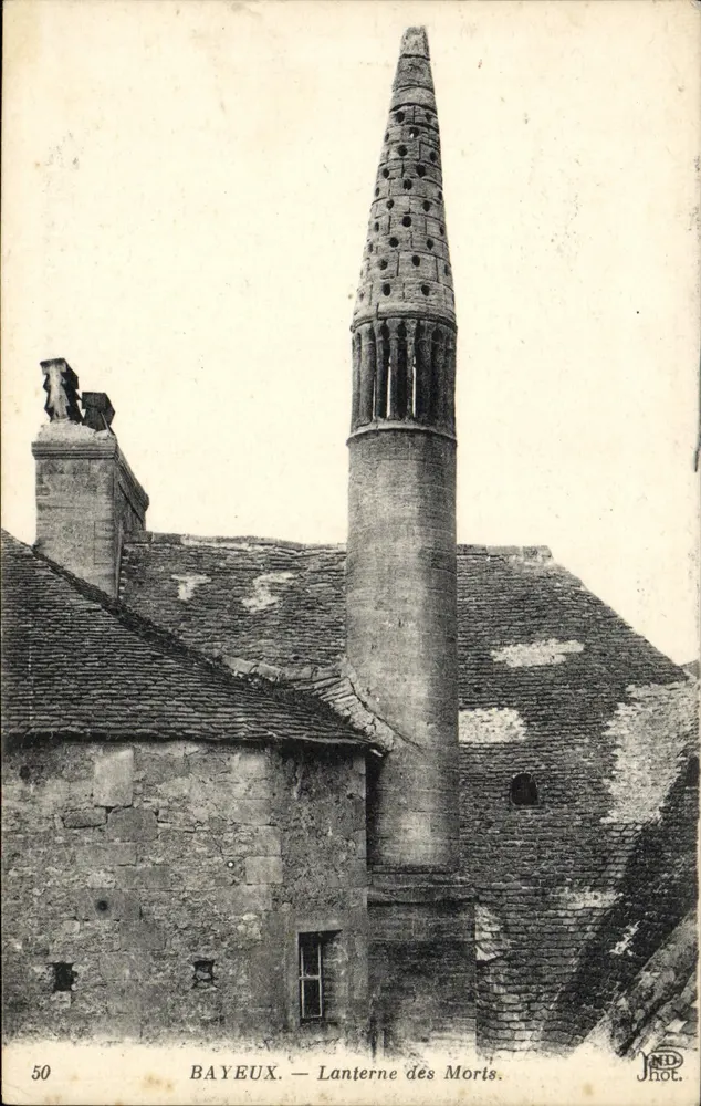 Bayeux — Lanterne dos Mortos — Jhot - Frente