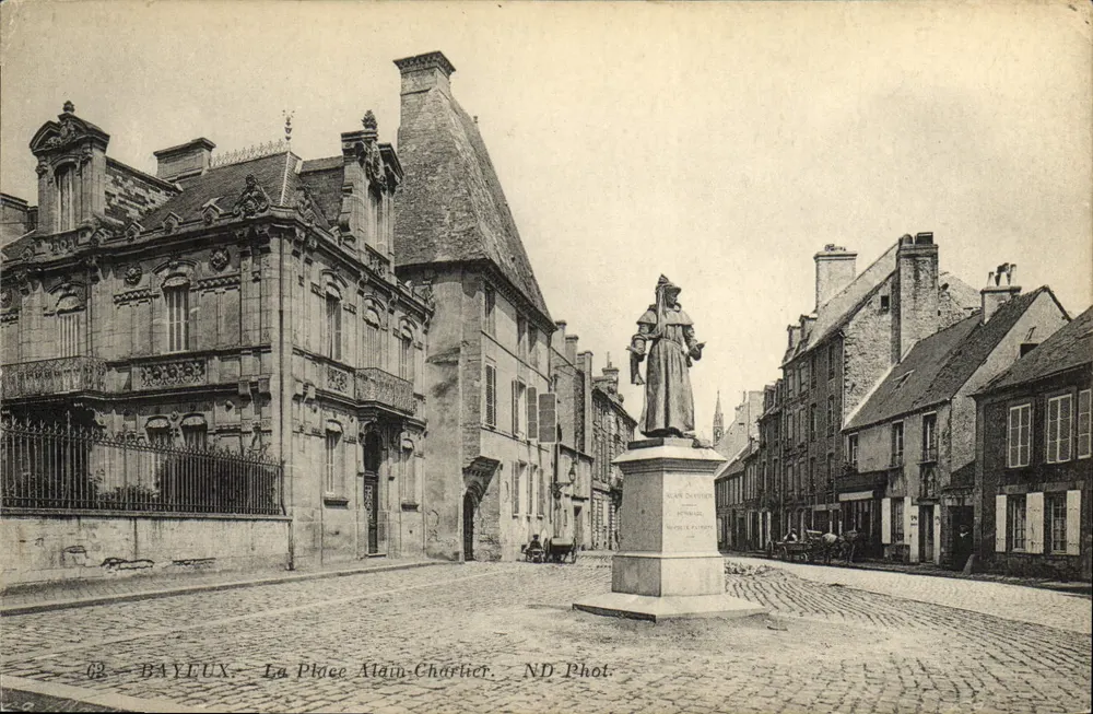 Bayeux — A Praça Alain Chartier — ND Phot. - Frente