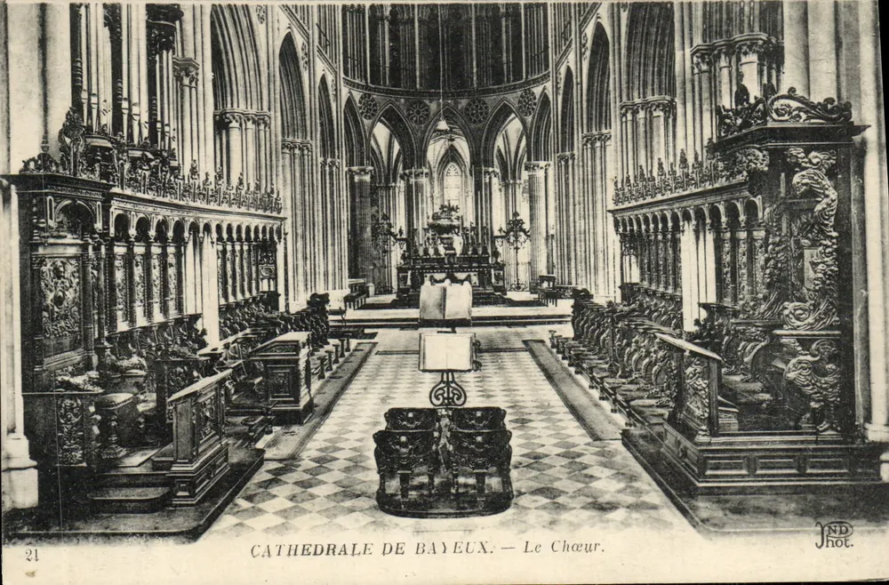 Catedral de Bayeux — O Coro — JND Fot. - Frente