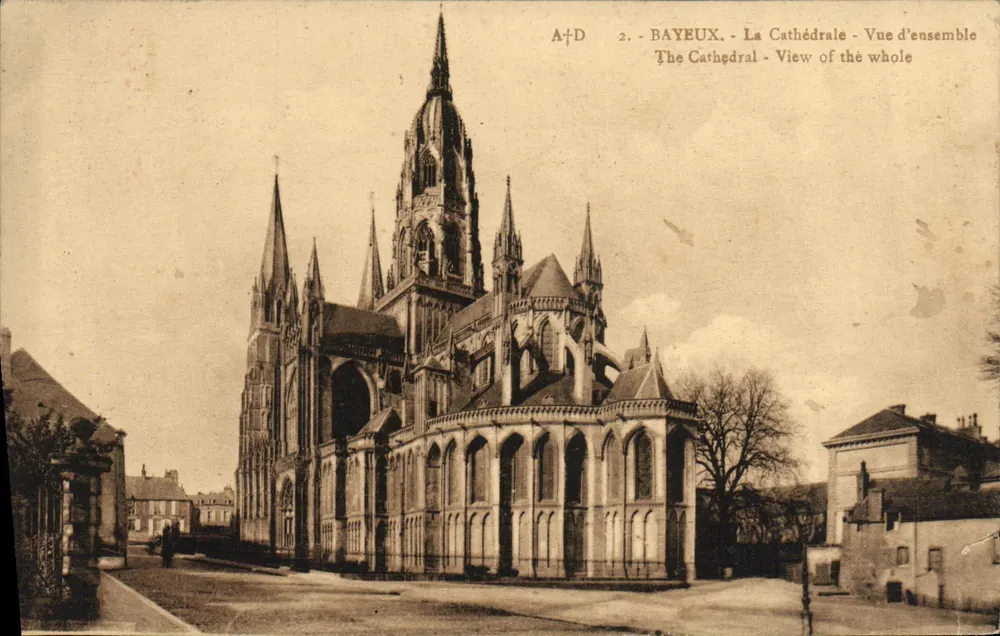 Bayeux — La Cathédrale - Vue d'ensemble — A+D - Frente