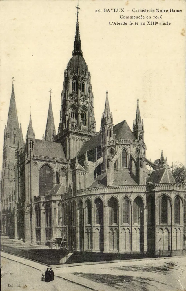 Bayeux — Catedral Nossa Senhora — Iniciada em 1046, a Abside concluída no século XIII - Frente