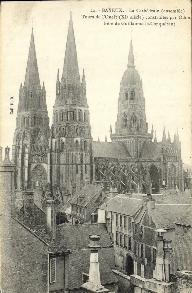 Bayeux - A Catedral (conjunto) - Torres do Oeste (século XI) construídas por Odon, irmão de Guillaume-le-Conquérant - Frente