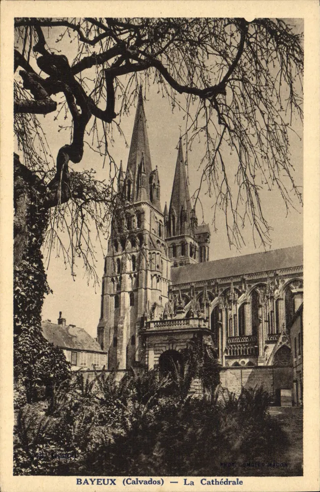 Bayeux (Calvados) — A Catedral — Phot. Lombier Mélon - Frente