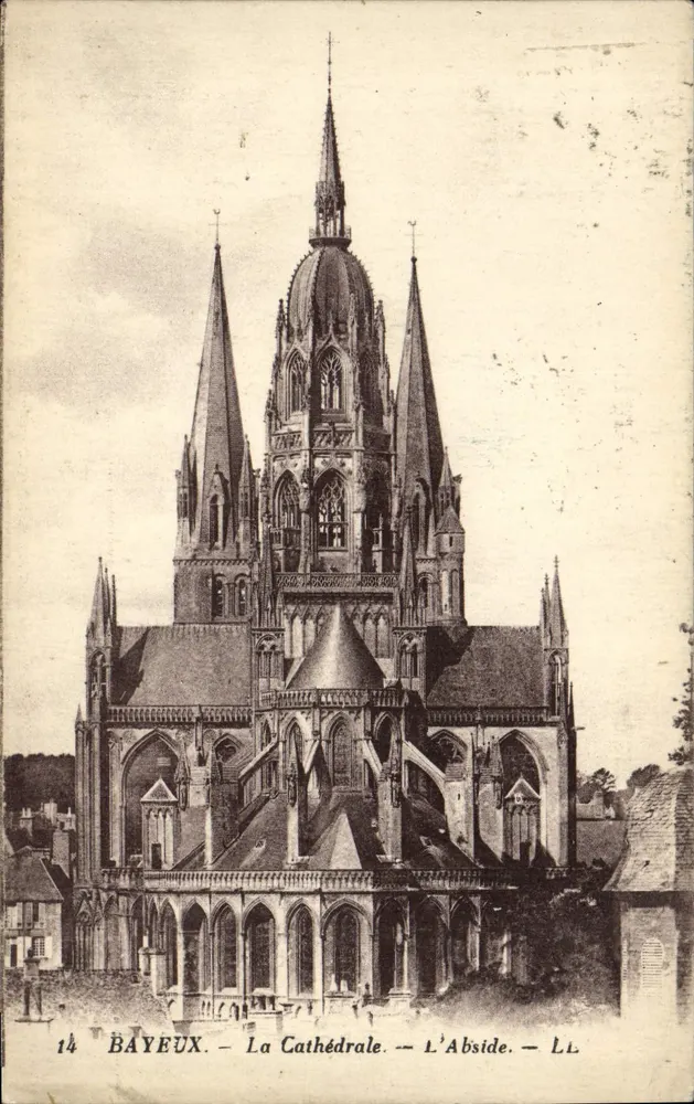 Bayeux — A Catedral — A Abside — LL - Frente