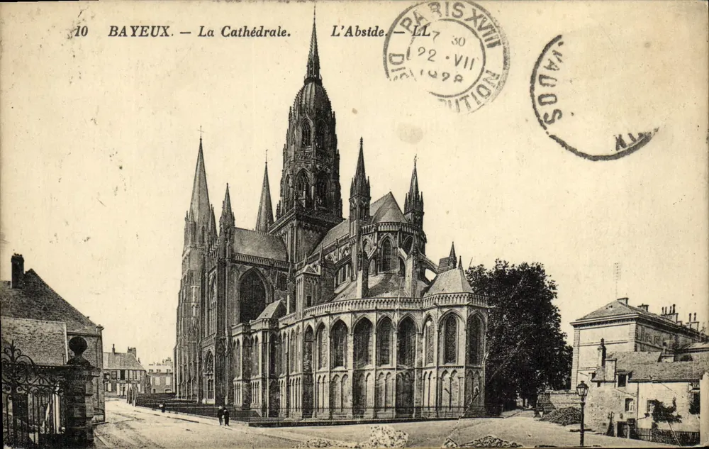 Bayeux — A Catedral. A Abside. - Frente