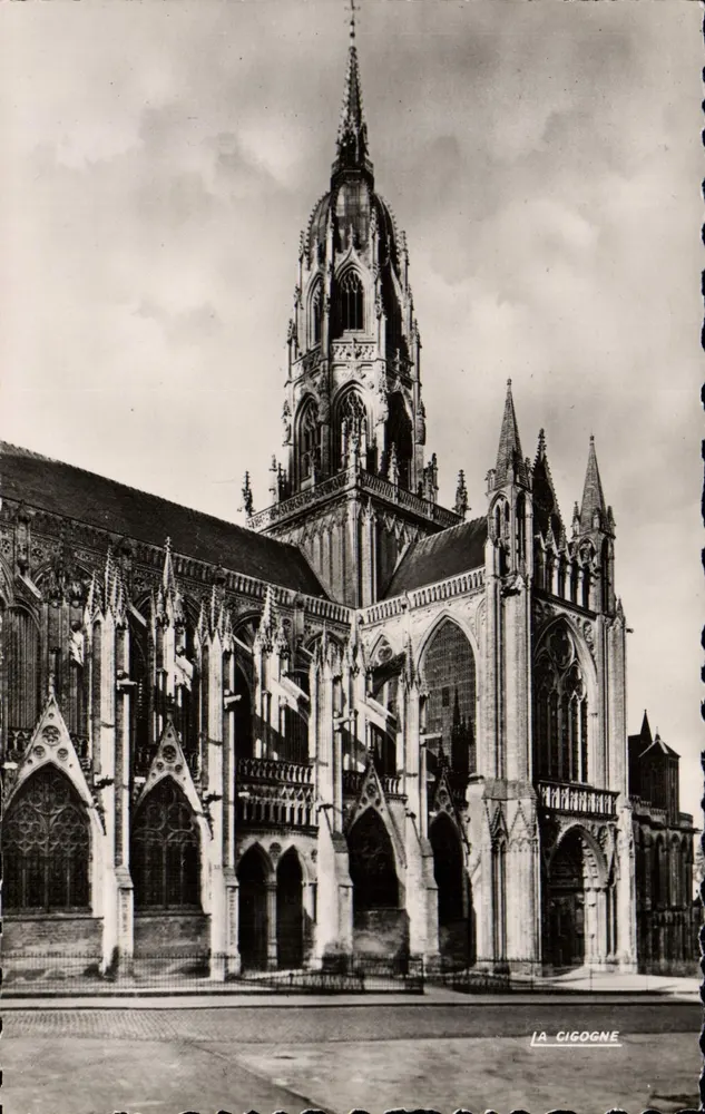 Bayeux — Catedral — Torre central — Edição La Cigogne - Frente