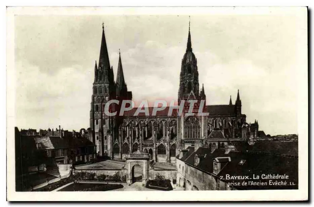 Bayeux — Die Kathedrale vom Alten Bischofssitz aus — LL - Vorderseite