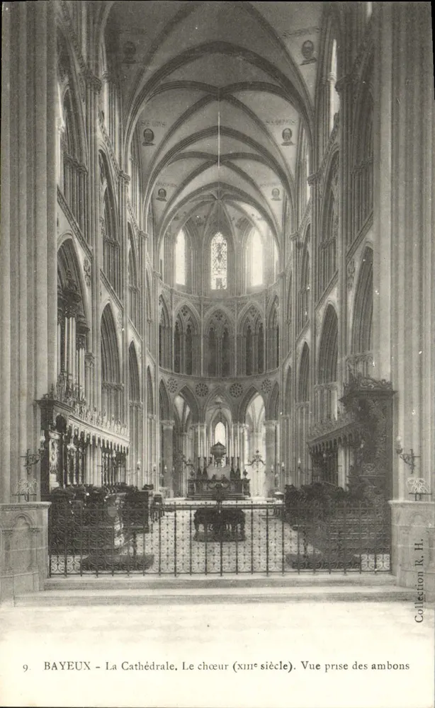 Bayeux - Die Kathedrale, Der Chor (13. Jahrhundert) - Aufnahme von den Pulten - Vorderseite