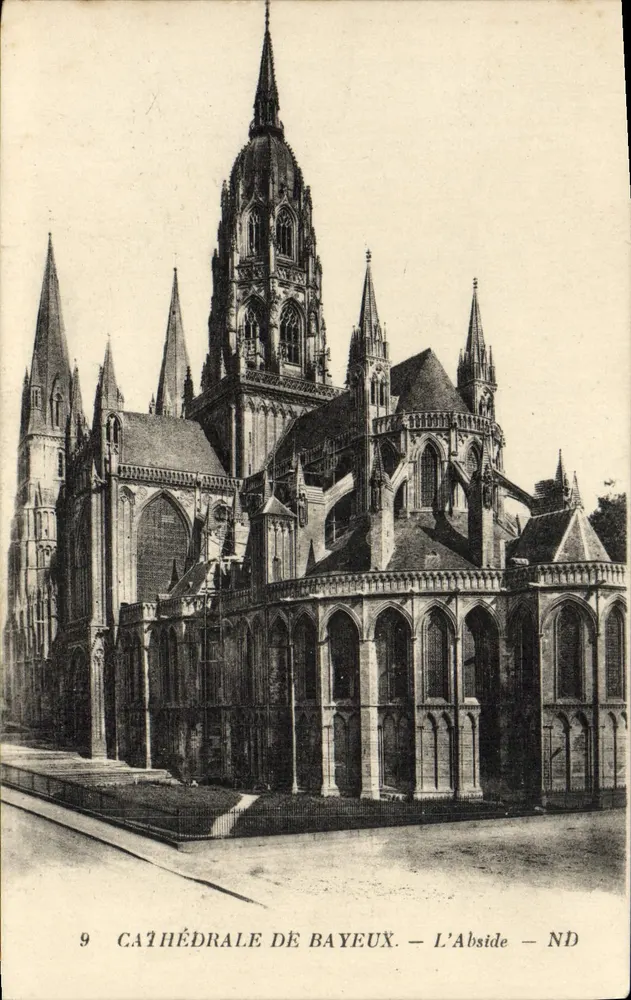 Catedral de Bayeux — A Abside — ND - Frente