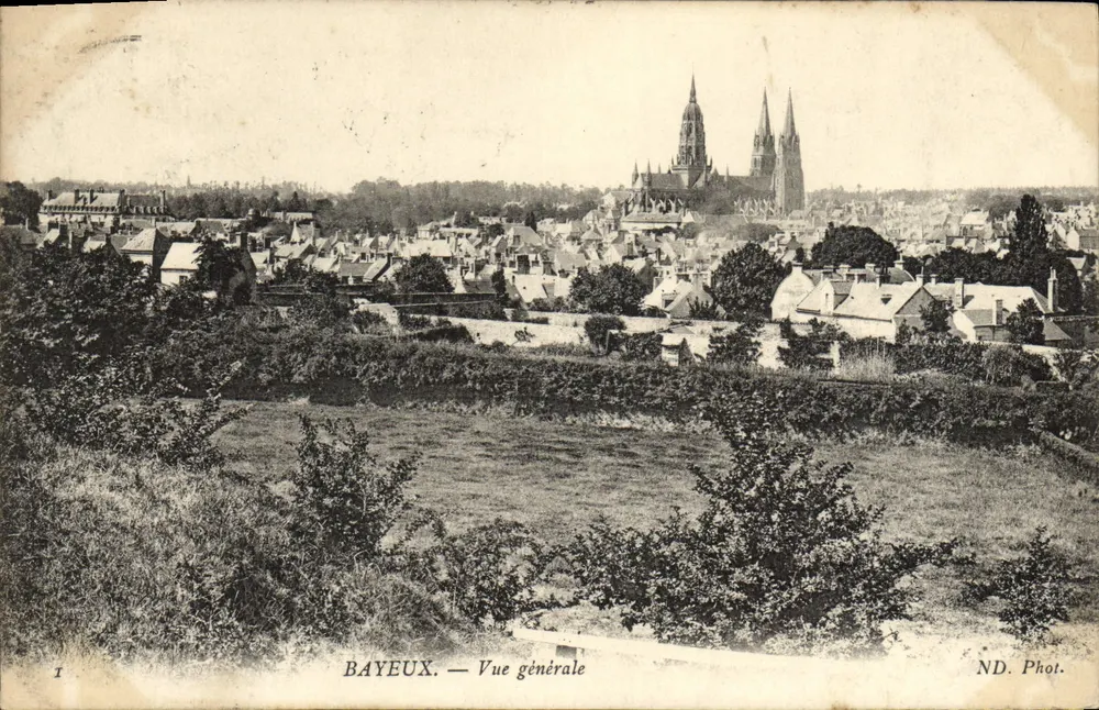Bayeux — Vista geral — ND. Fot. - Frente