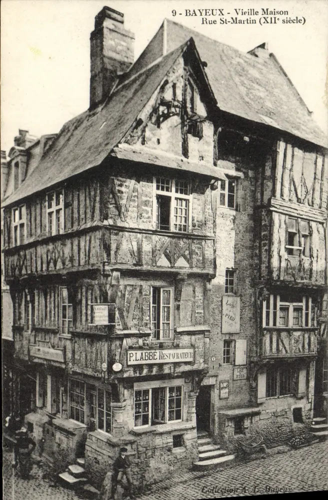 Bayeux - Altes Haus in der Straße St-Martin (12. Jahrhundert) — P. Labbé Restaurateur — Sammlung A. L. Bugeux - Vorderseite
