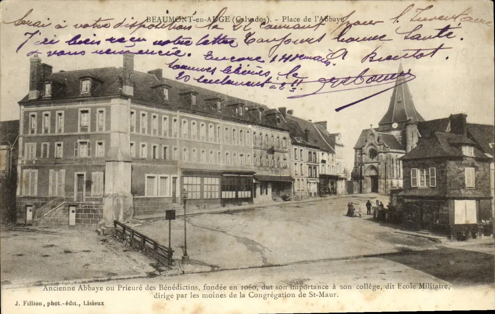 Beaumont-en-Auge (Calvados) — Plaza de la Abadía — J. Fillion, fot.-edit., Lisieux - Anverso