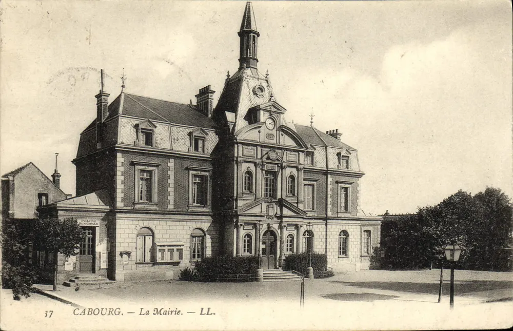 Cabourg — A Prefeitura — LL. — N° 37 - Frente