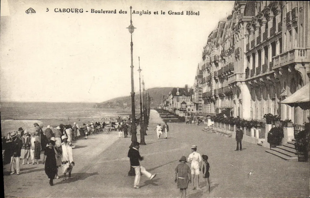 Cabourg - Boulevard des Anglais und das Grand Hôtel - Vorderseite