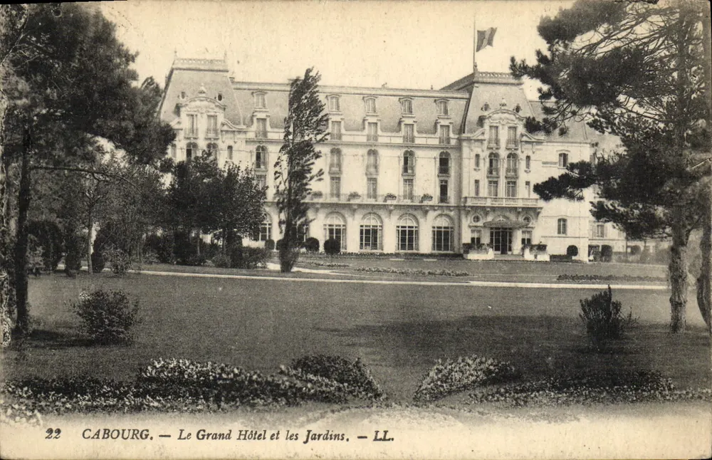 Cabourg — Das Grand Hotel und die Gärten — LL. - Vorderseite