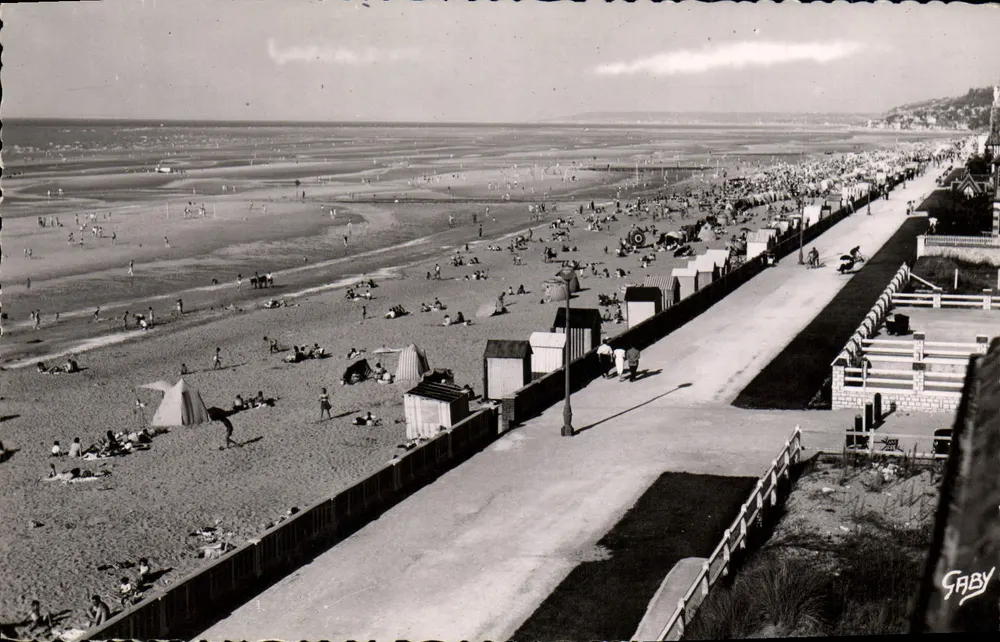 Cabourg (Calvados) — Vista do conjunto da praia — Éditions Gaby - Frente