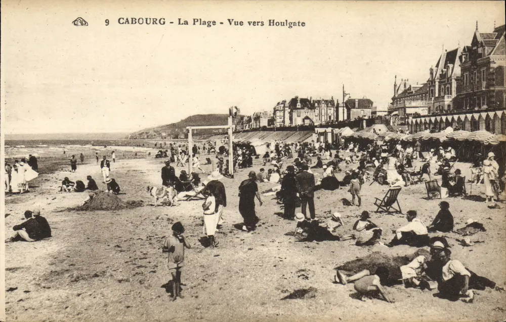 Cabourg - A Praia - Vista em direção a Houlgate - Frente