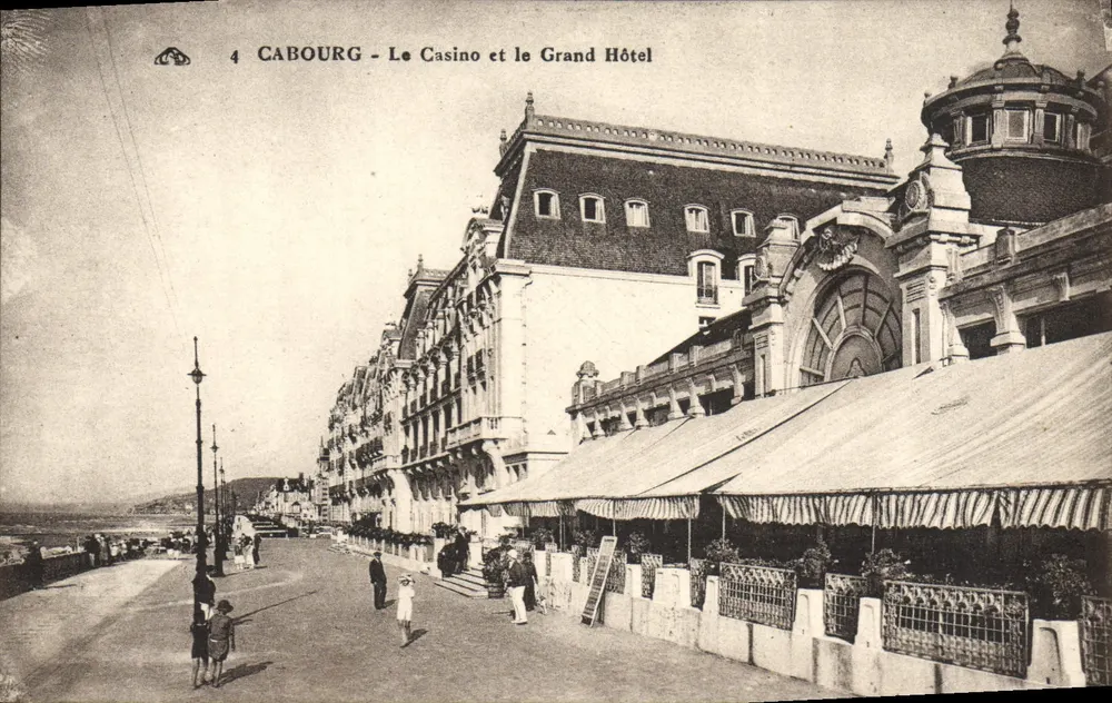 Cabourg - Das Casino und das Grand Hotel — Verlag nicht sichtbar, Seriennummer 4 - Vorderseite
